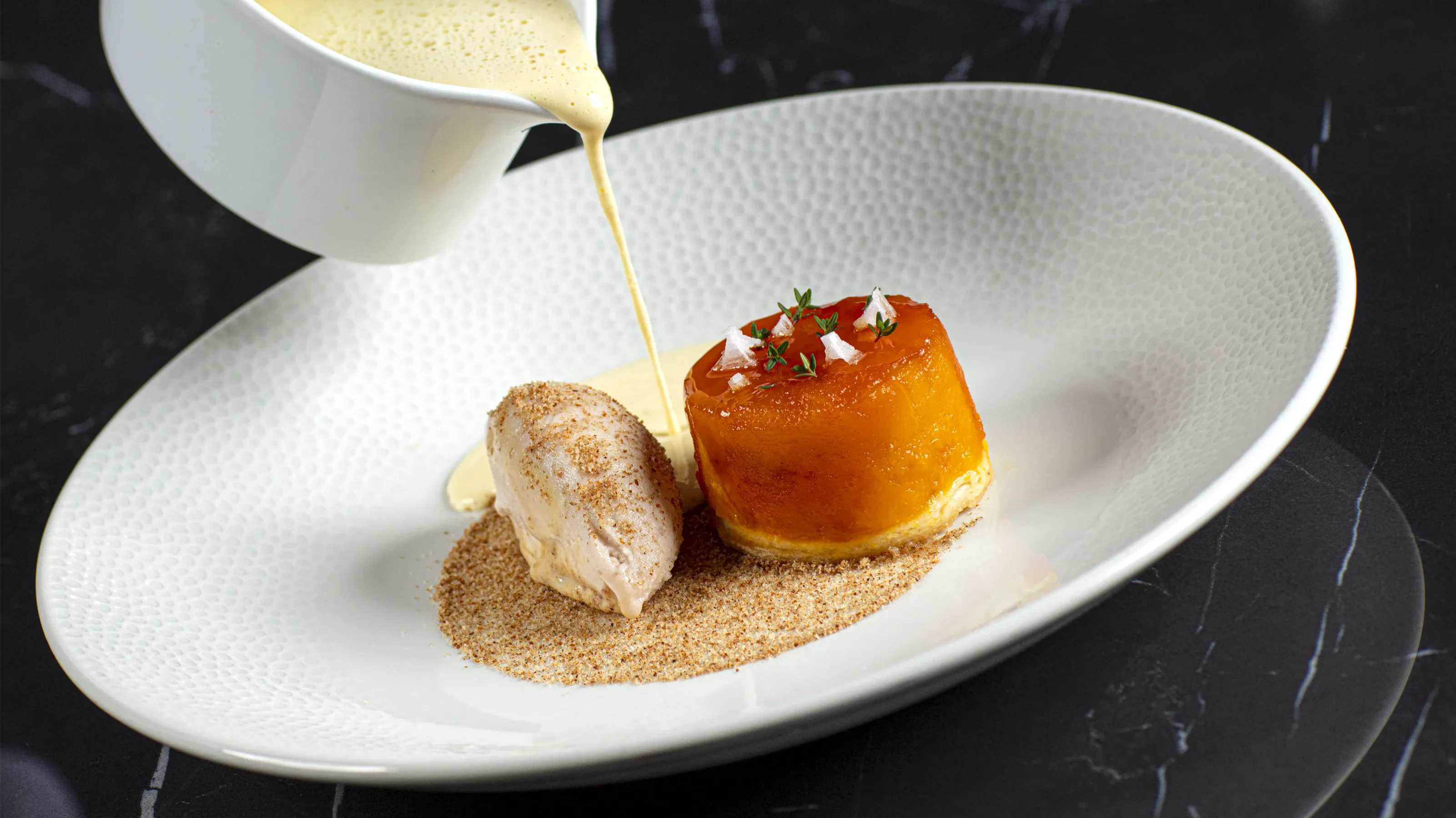 Piatto gourmet con ingredienti di stagione, Atelier Restaurant